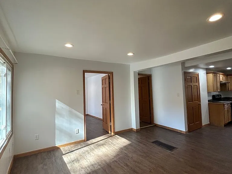 823 Harrison St — Photo 3