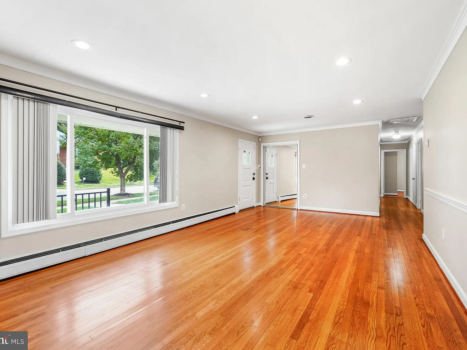 5 bed, 3.0 bath, 1596 sqft, $3,600 — Photo 4