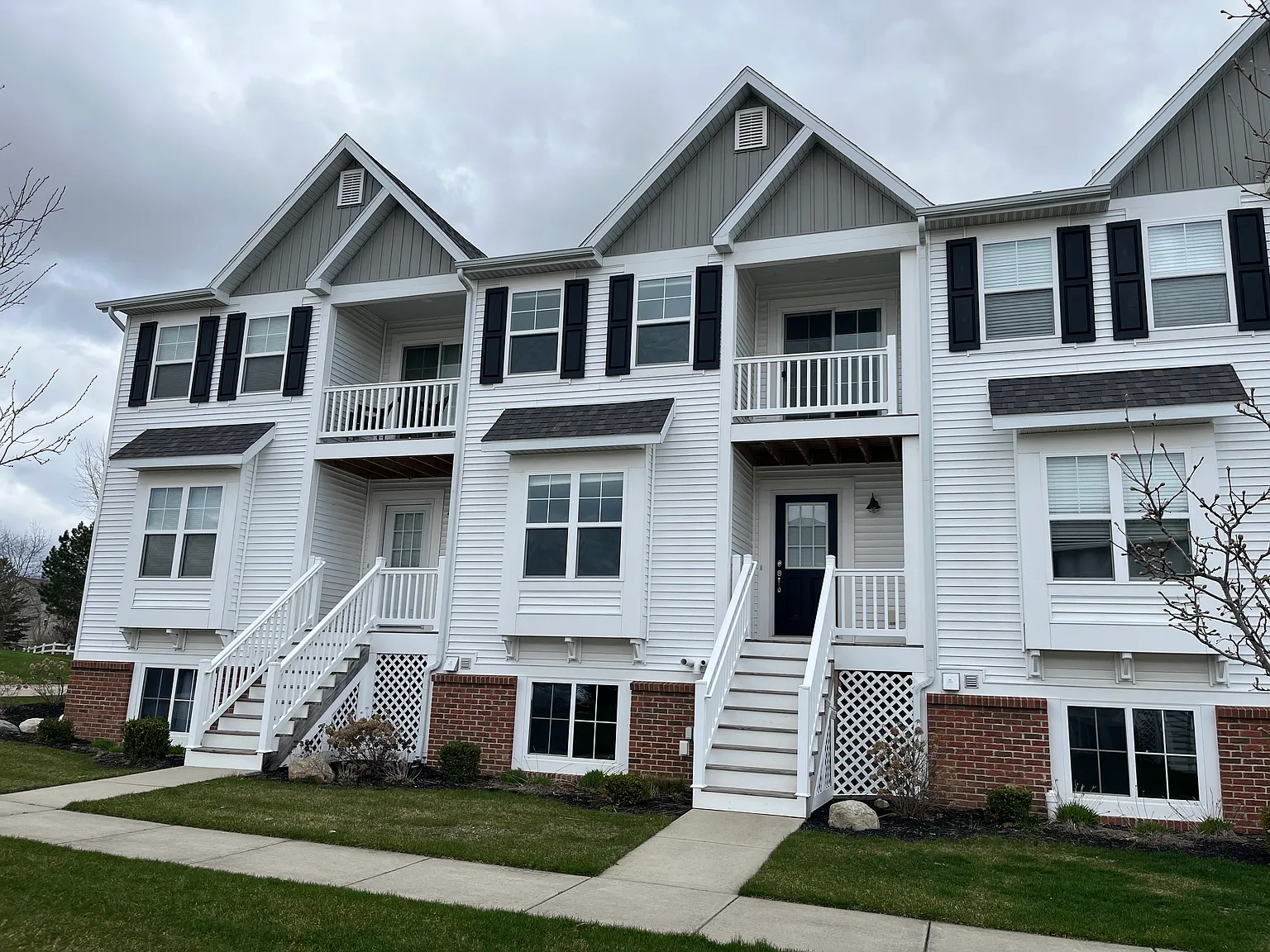 3 bed, 2.5 bath, 1833 sqft, $2,498 — Photo 1