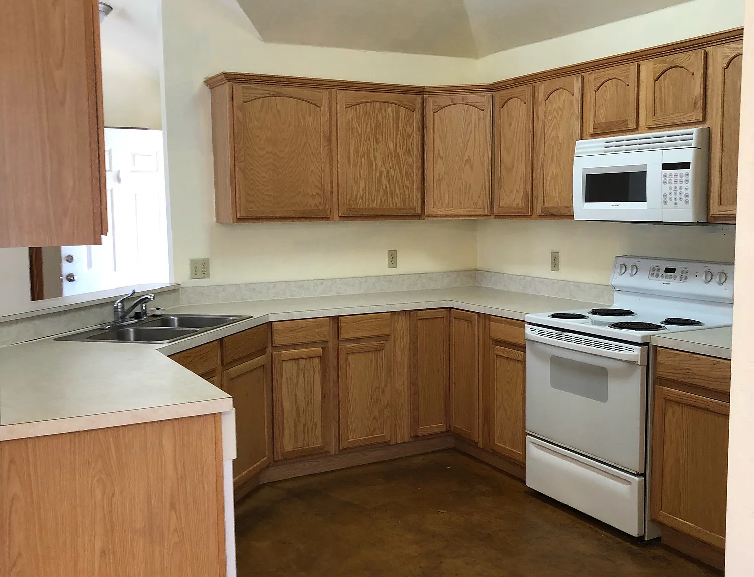3 bed, 1325 sqft, $1,200 — Photo 2
