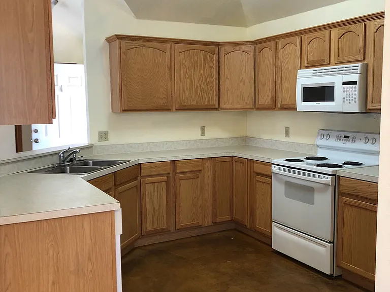 1018 Tall Oaks Trl — Photo 2