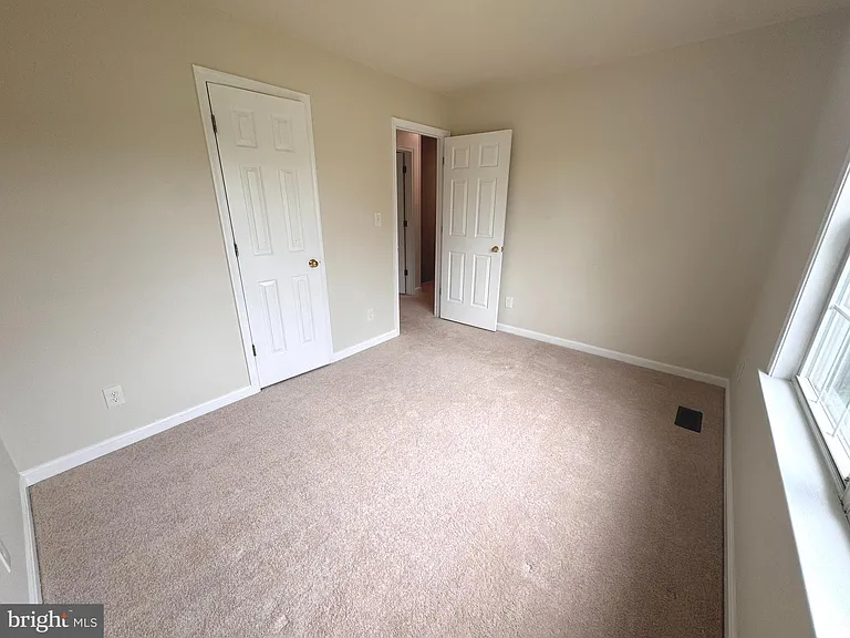 7423 Laura Ln — Photo 15