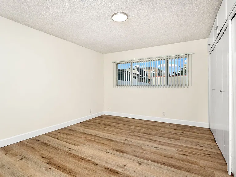 319 S. Clark Drive — Photo 23