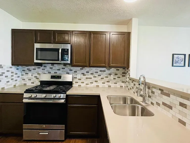 3915 Vauxhall Dr S — Photo 2