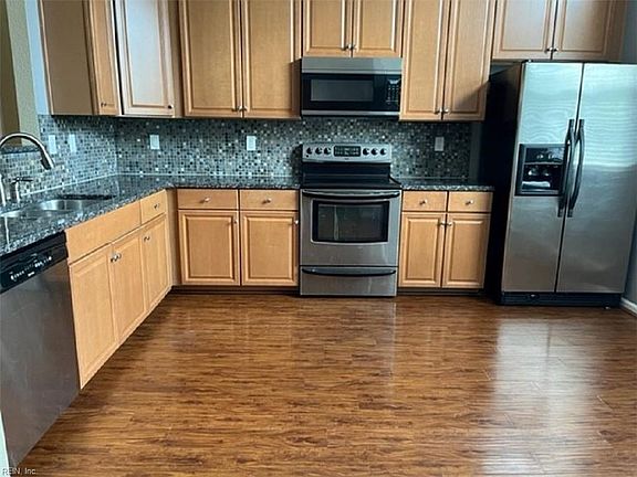4th image of 4031 Burr Oak Pl