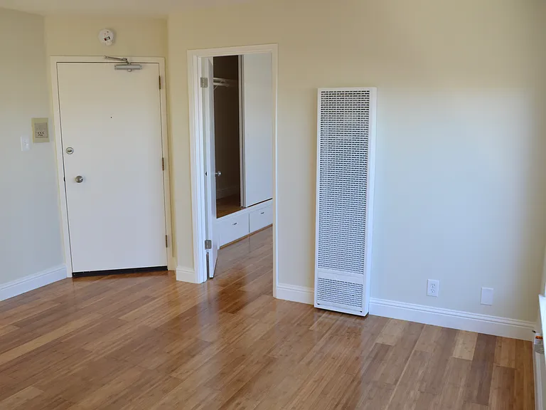 429 28th St #5 — Photo 3