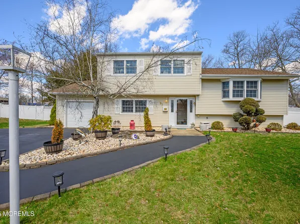 97 Old Queens Boulevard, Manalapan, NJ 07726