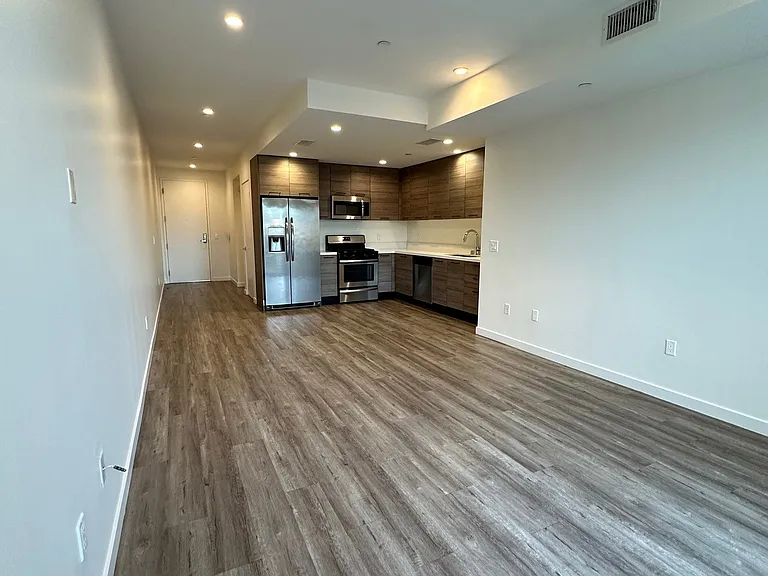 5327 Hermitage Ave — Photo 4