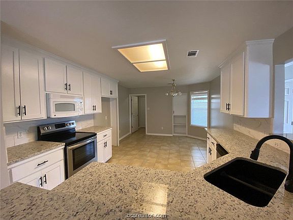 3rd image of 603 Brussels Dr