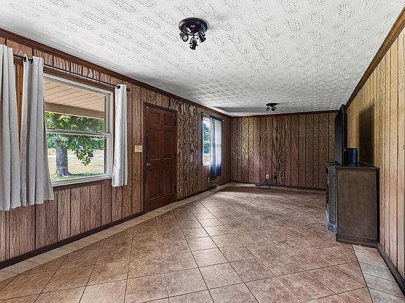 5th image of 5664 Eatons Creek Rd