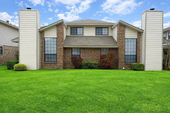 4376 Hulen Cir E — Photo 1