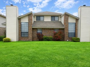 4376 Hulen Cir E, Fort Worth, TX 76133