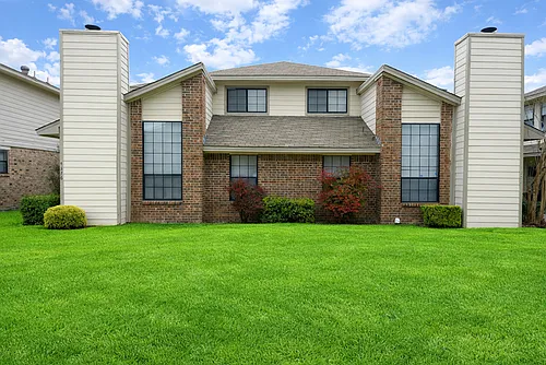4376 Hulen Cir E Photo 1