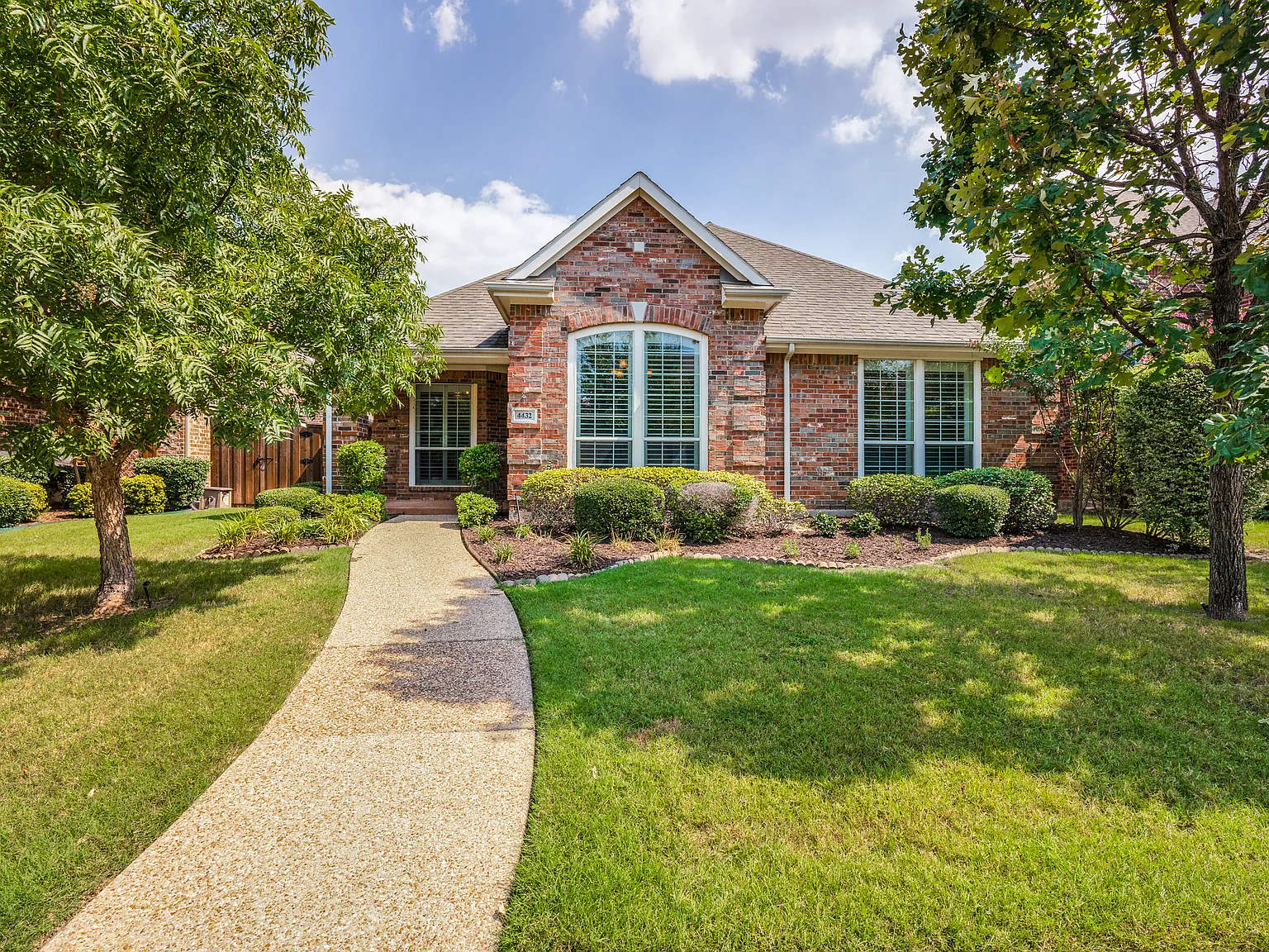 4 bed, 2106 sqft, $7,549 — Photo 3