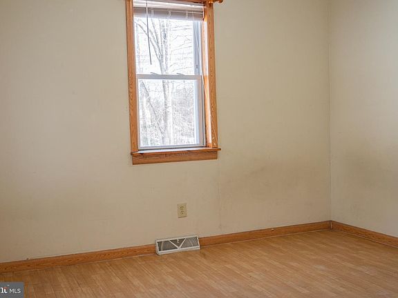 5th image of 1452 Coles Mill Rd