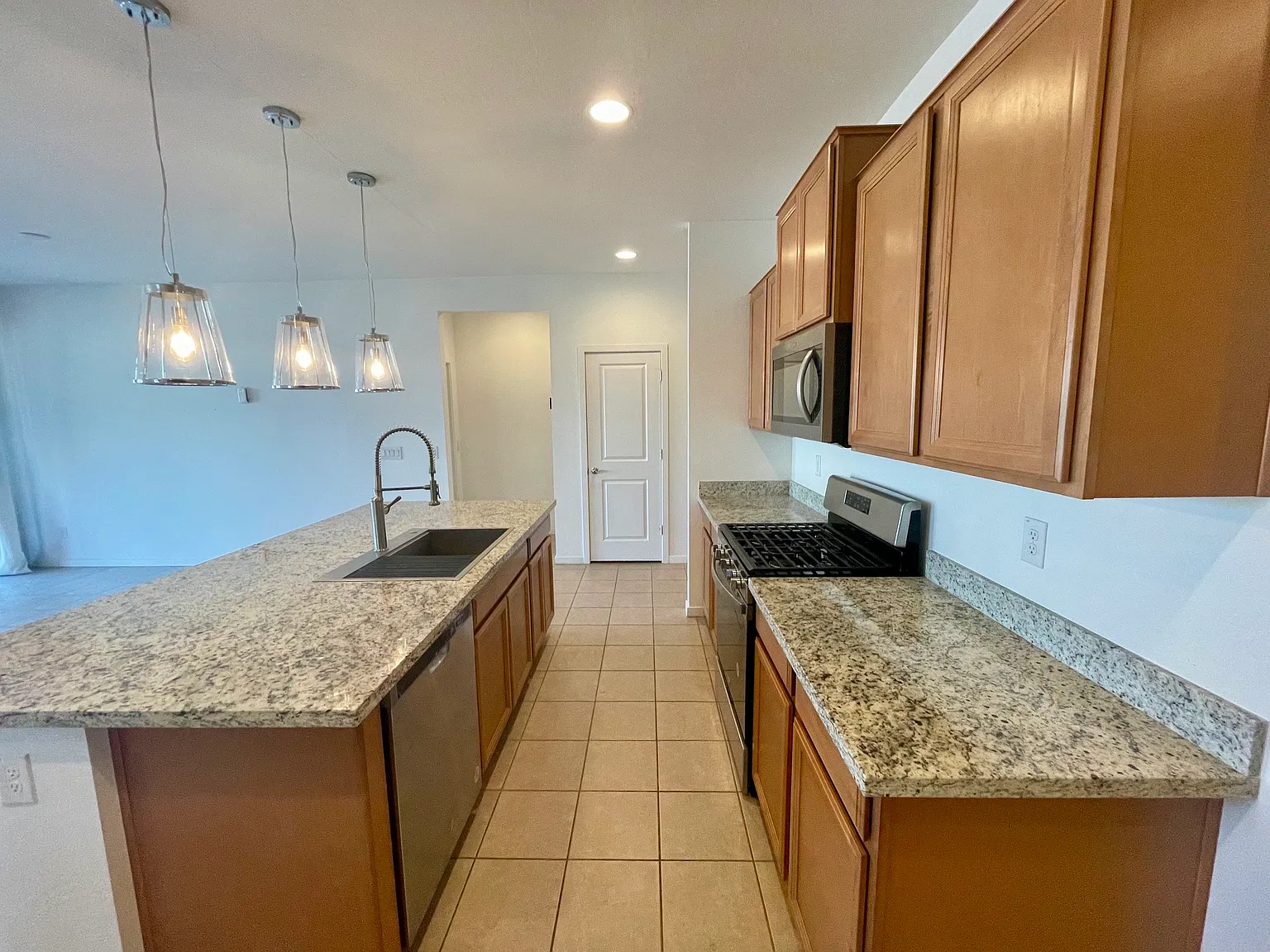 3 bed, 1532 sqft, $2,195 — Photo 4