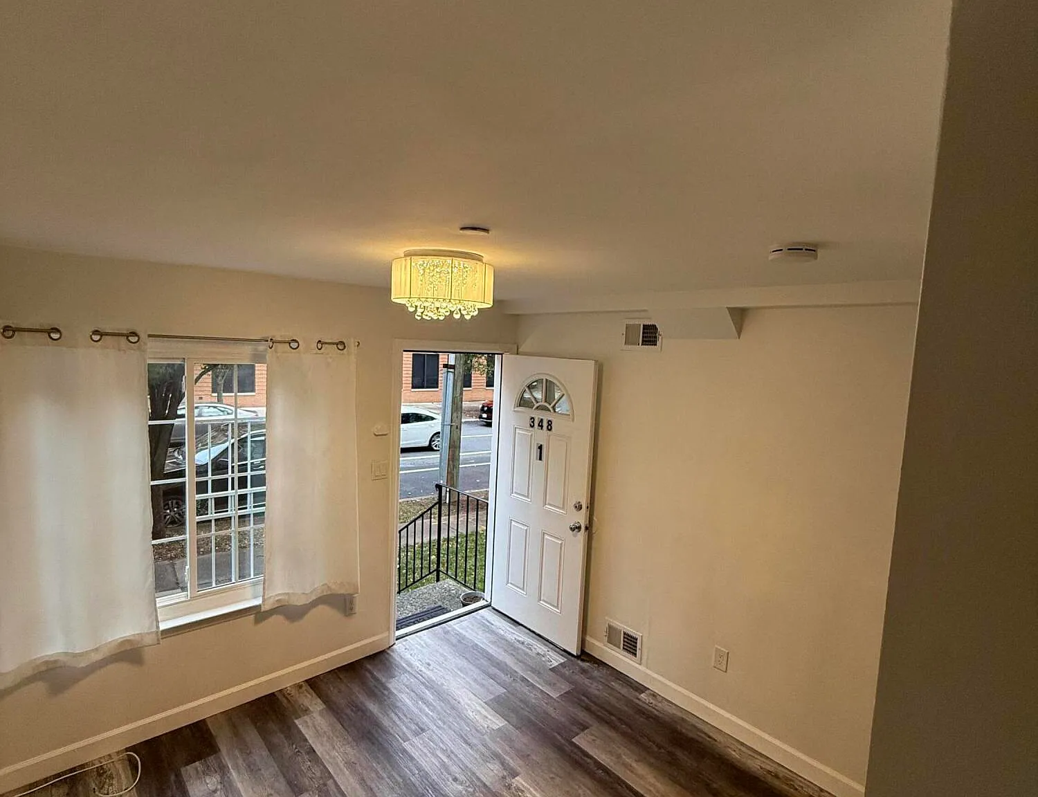 2 bed, 1.5 bath, 648 sqft, $3,000 — Photo 2