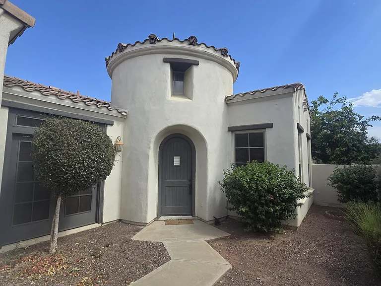 4039 N Park St — Photo 3