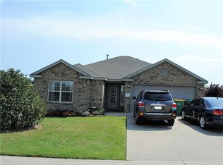 695 Olivia Ln, Centerton, AR 72719