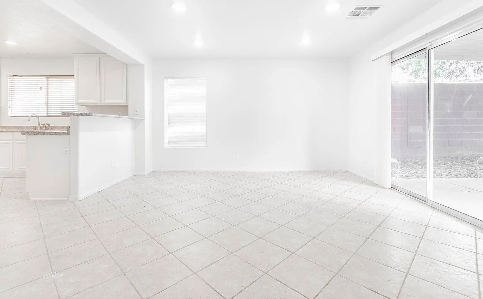 Spacious 4BD + Loft Two-Story in The Vistas at Summerlin All Appliances Included! — Photo 4