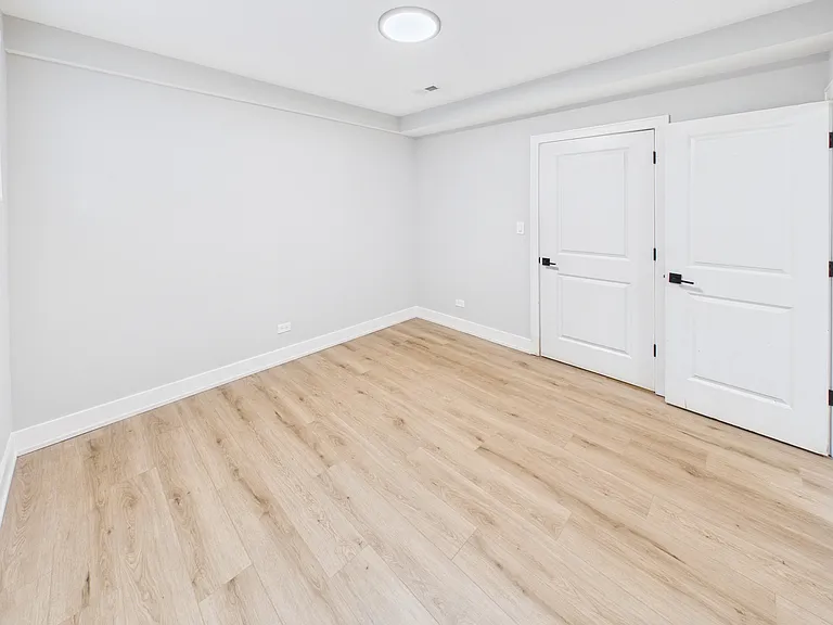 2401 S Homan Ave — Photo 14