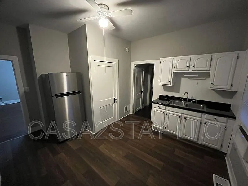 3 bed, 1.0 bath, $1,750 — Photo 4