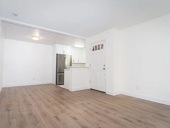 5th image of 3550 Sunset Ln Unit 12
