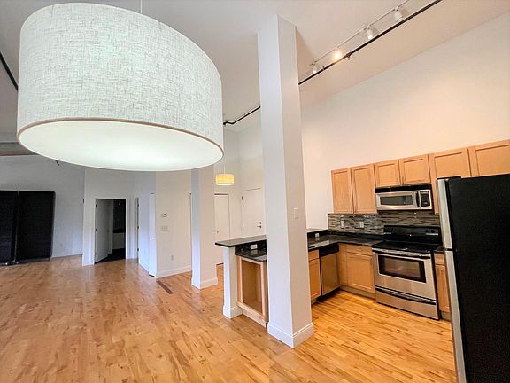 3rd image of 75 Eagle St Ste 3A