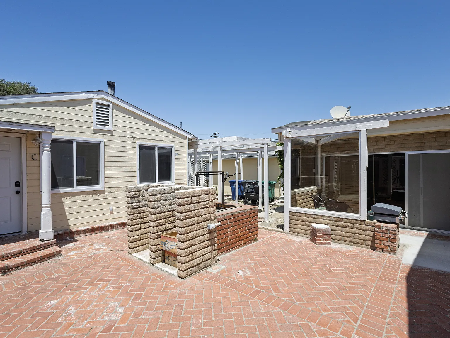 150 Pinal Avenue - B — Photo 2