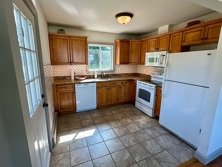 10 Curtis Ave — Photo 6