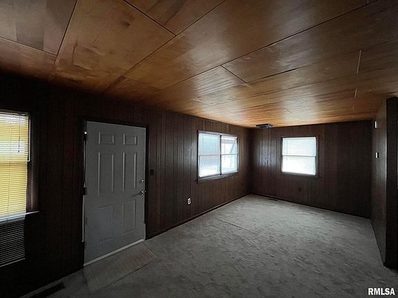 5th image of 115 Lakeshore Dr N