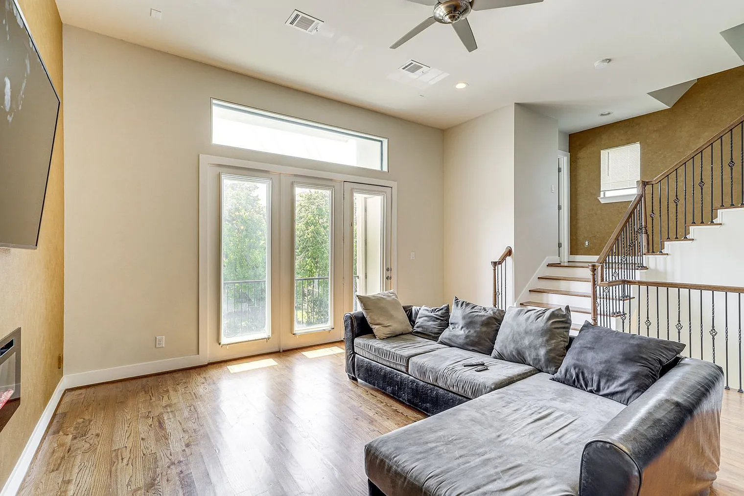 3 bed, 3.0 bath, 2174 sqft, $10,908 — Photo 1