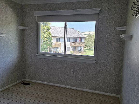 5th image of 204 Marion Quimby Dr Unit 204