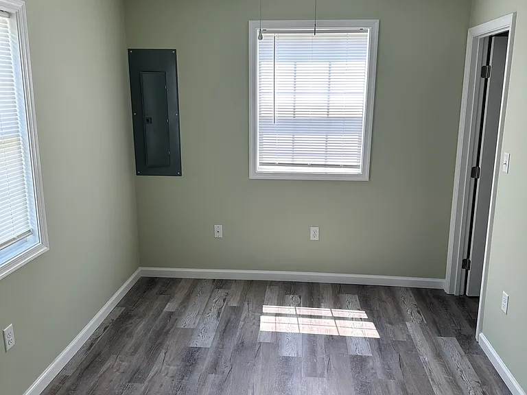 114 N Camden Ave — Photo 7