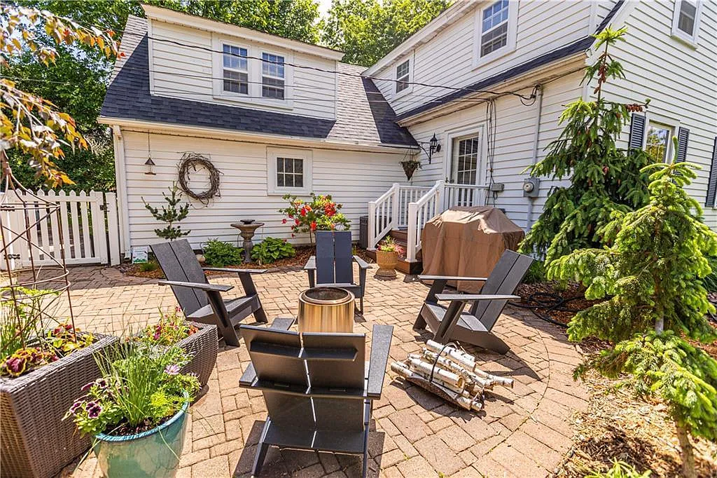 4 bed, 1.5 bath, 2126 sqft, $2,695 — Photo 3