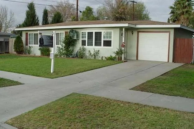3975 Eileen St — Photo 93