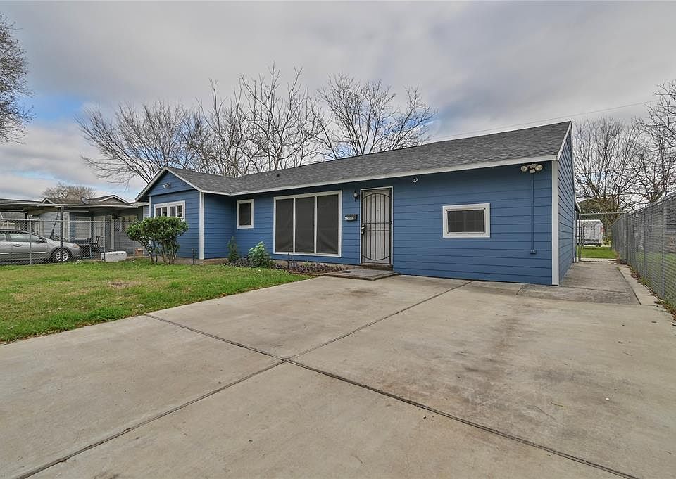 1st image of 6302 Lyndhurst Dr