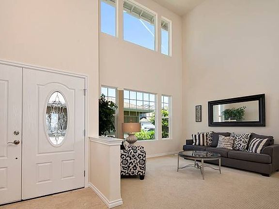 Entry/Living