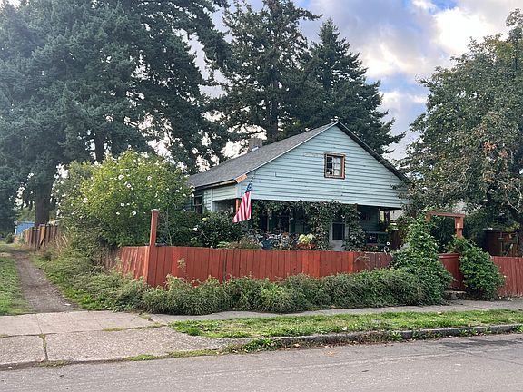 3rd image of 4115 SE 70th Ave