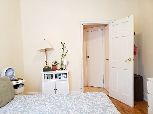 Rented by Signature Property Realty | media 34