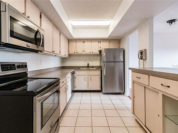 3rd image of 2401 Bayshore Blvd Unit 503