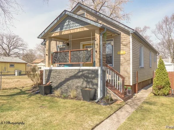 340 W Milton Ave, Hazel Park, MI 48030