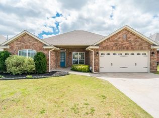 624 SW 28th St, Moore, OK 73160