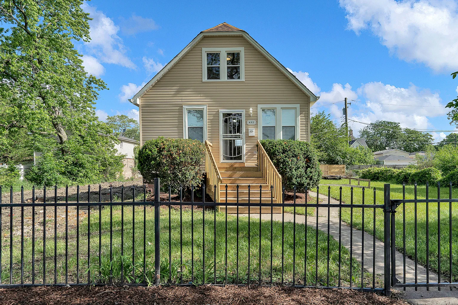 432 W 98th Pl photo 1