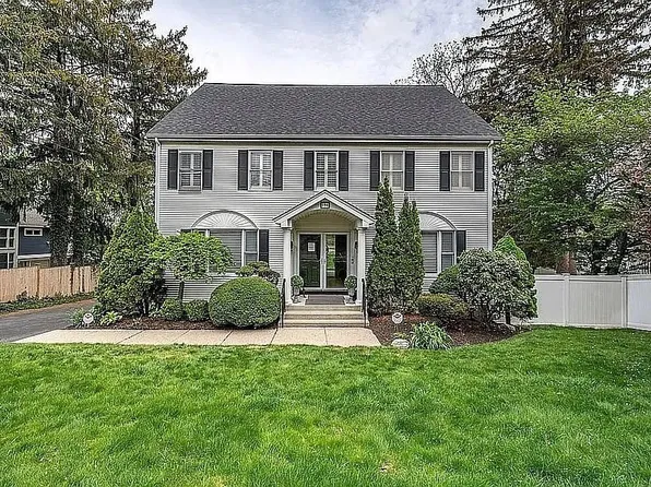 396 Dedham St, Newton, MA 02459