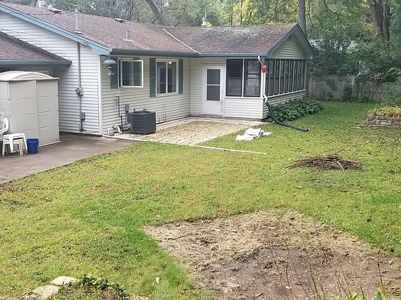 2nd image of 608 Lake Dr