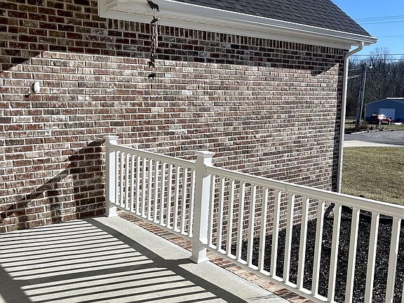 3rd image of 331 Sunshine Ln