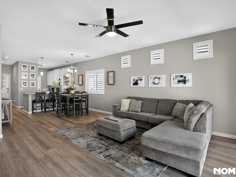 524 W Harwell Rd — Photo 26