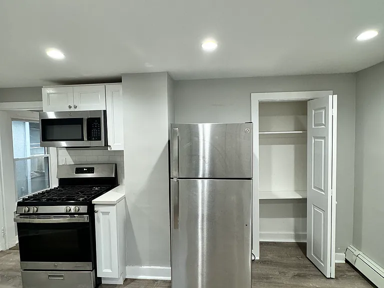 184 Forest St #2 — Photo 14