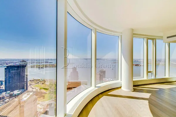 Rented by Bouklis Group | media 44